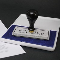 Ikon Like Facebook Jadi Stempel Perusahaan