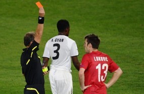 Ramahnya Wasit dengan Kartu