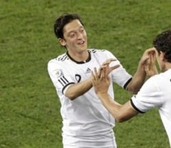 Sambutlah Ozil!