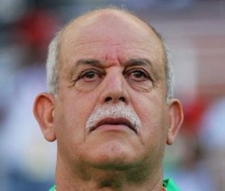 Bukan Pemain, Tapi Lapangan & Bola