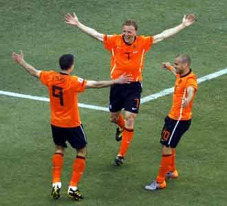 Singa Oranye Redam Dinamit