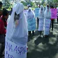 Empat Pocong Gentayangan di DPRD Malang