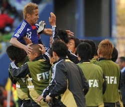 Samurai Biru Ukir Sejarah