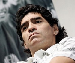 Pele: Butuh Uang, Maradona Latih Argentina