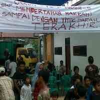 Tolak Eksekusi Lahan Tanjungsari, Warga Tutup Akses Jalan