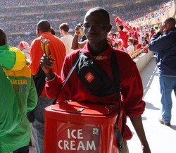 Pedagang Asongan pun Ada di Piala Dunia