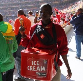 Pedagang Asongan pun Ada di Piala Dunia