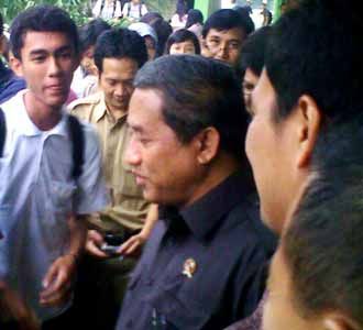 Mendiknas Pantau SNMPTN Mendiknas Pantau SNMPTN