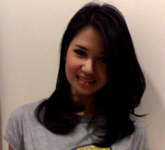 Laura Basuki dengan Rambut Tergerai