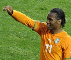 Drogba Diizinkan Pakai Pelindung, Queiroz Kecewa