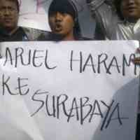 Wartawan Surabaya Demo Tuntut Ariel Minta Maaf
