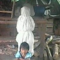 Jesika Berfoto Bersama Pocong