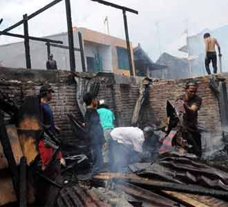 12 Rumah Ludes Terbakar