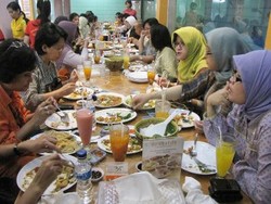 Menyantap Gulai Ikan  Bareng Pak Bondan!