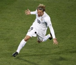 Forlan Bawa Uruguay Bungkam Afsel