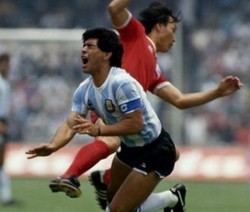 Tendang Maradona Lagi, Huh?