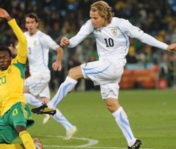 Forlan dan Messi Paling Nendang