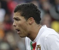 Portugal Banding Kartu Kuning Ronaldo