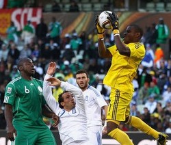 Yunani Taklukkan 10 Pemain Nigeria