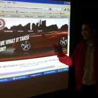 Wujudkan Keinginanmu Kendarai Ferari Eks Juara F1 2002