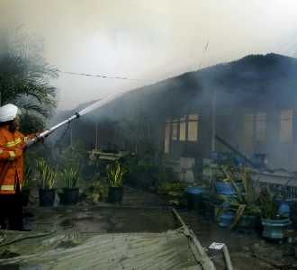 6 Rumah di Komplek Disnakertrans Terbakar