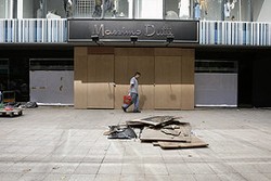 Outlet di Liat Towers Butuh Waktu 4-6 Minggu Untuk Beroperasi Lagi