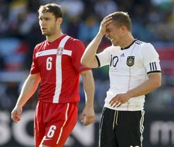 Gagal Eksekusi Penalti, Podolski Minta Maaf