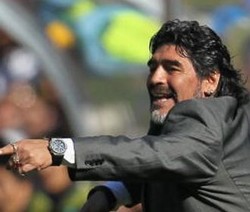 Maradona Minta Maaf ke Platini, Tidak ke Pele