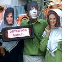 Moral Luna-Ariel-Cut Tari Di-scan Pelajar Takmiriyah