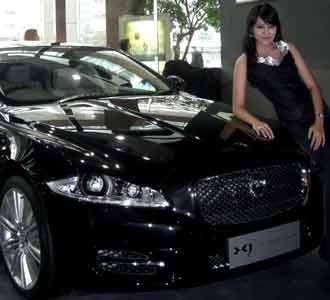 Si Macan Cepat Jaguar XJ