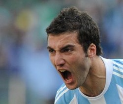 Hat-trick dari Higuain