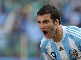 Hat-trick dari Higuain