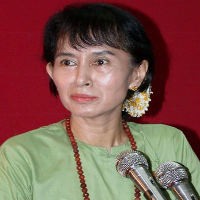 Ratusan Pendukung Rayakan Ulang Tahun Suu Kyi