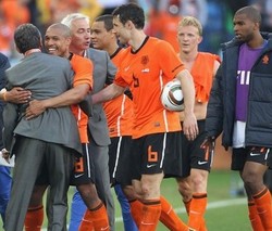 Belanda yang Tak Cantik Memburu Gelar