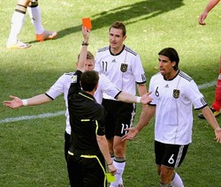 Mueller Sesalkan Pengusiran Klose
