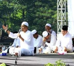 Peringati HUT 200 Bandung, Warga Dzikir Bersama di Gasibu