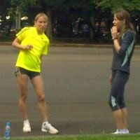 Pelari Elit Mulai Pemanasan