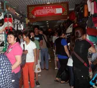 Adu Ngotot di Silk Market Beijing