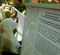 Muslimah HTI Galang Tanda Tangan