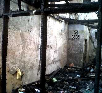 41 Rumah di Jembatan Besi Hangus