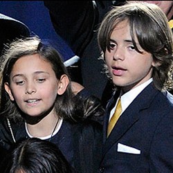 Anak Michael Jackson Sulit Bergaul