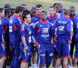 Prancis Kisruh, Presiden Turun Tangan