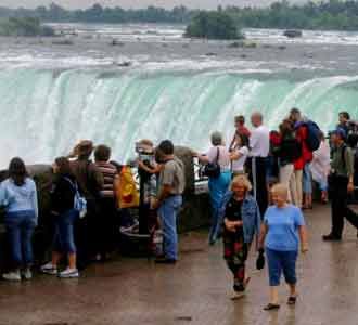 Menikmati Keindahan Niagara Menikmati Keindahan Niagara