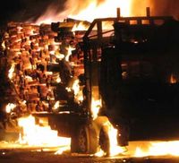 Truk Kayu Terbakar