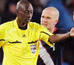 Wasit Penganulir Gol AS Diparkir