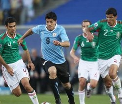 Uruguay & Meksiko Lolos ke 16 Besar
