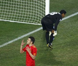 Tertekan, Villa Gagal Pinalti