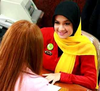 Pegawai Syariah Bukopin Pakai Baju Betawi