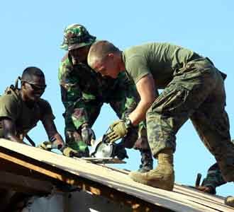 Marinir Indonesia-AS Renovasi Gedung SD