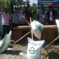 Tolak PPN Gula, Ratusan Petani Tebu Madiun Demo